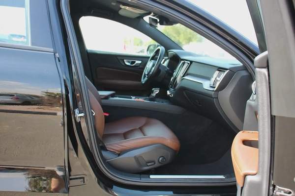 Volvo V60 (wagon) 2021 GCC! Full-service history! Perfect condition!