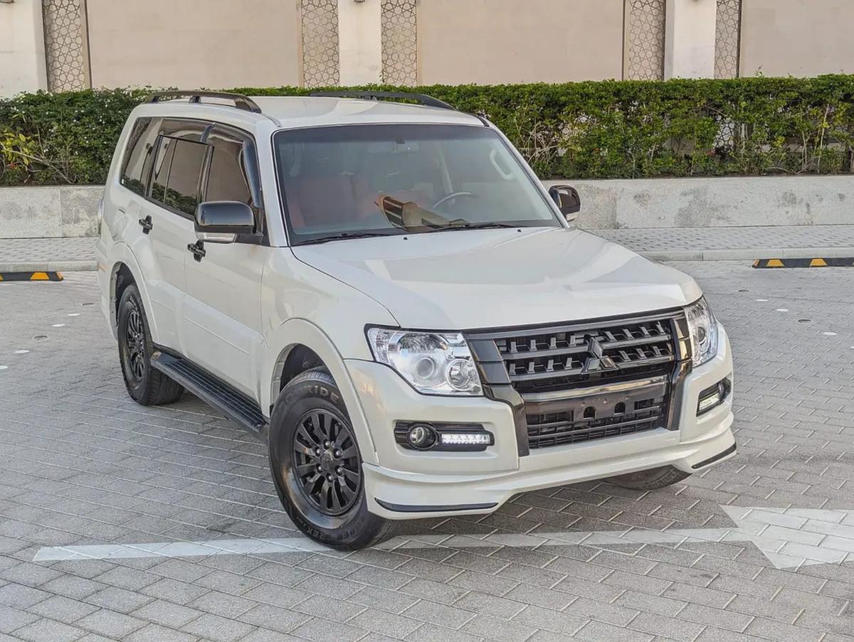 MITSUBISHI PAJERO 2015 GCC GLS MID OPTION IN EXCELLENT CONDITION-0-0
