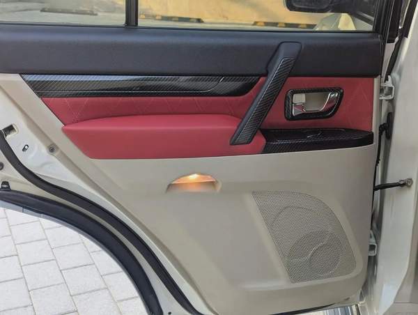 MITSUBISHI PAJERO 2015 GCC GLS MID OPTION IN EXCELLENT CONDITION