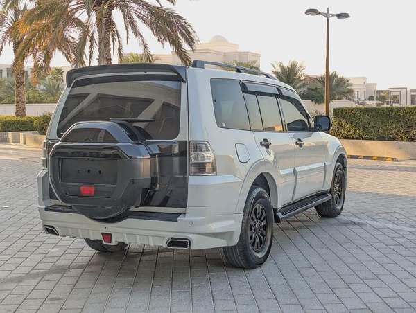 MITSUBISHI PAJERO 2015 GCC GLS MID OPTION IN EXCELLENT CONDITION