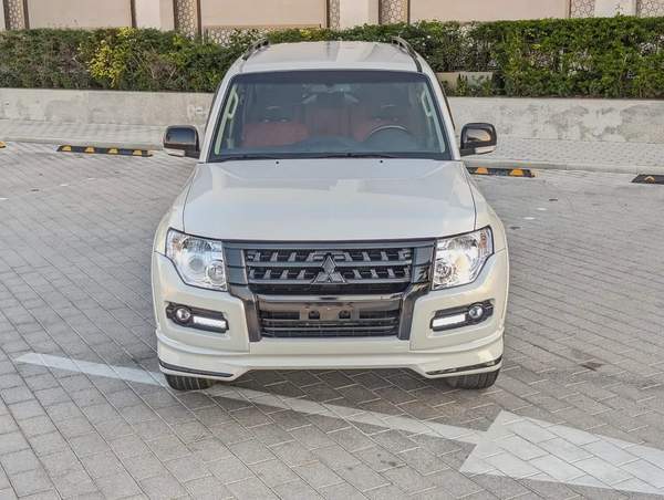 MITSUBISHI PAJERO 2015 GCC GLS MID OPTION IN EXCELLENT CONDITION