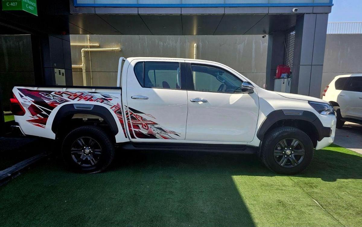 Toyota Hilux SR5/ 4WD PATROL AUTOMTIC/ AUTO WINDOWS/ LOW MILEAGE-3-3