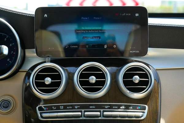 Mercedes-Benz GLC 300 4MATIC 2020 - American Specs