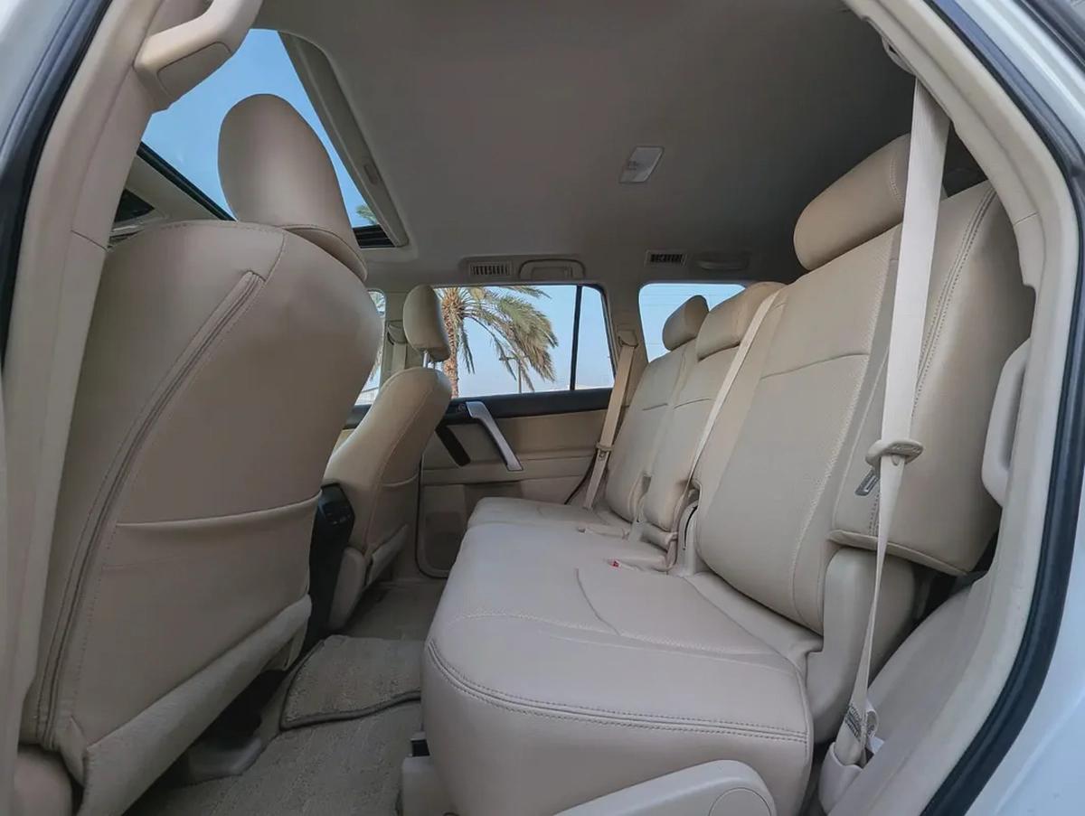 TOYOTA PRADO 2018 GXR TOP FULL OPTION V6 4.0L GCC IN EXCELLENT CONDITION-6-6