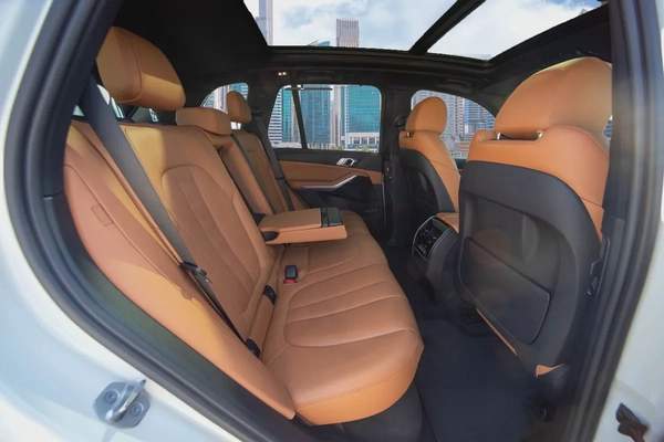 4,100 P.M | 0% Down-Payment | BMW Warranty+Service | xDrive40i M-Sport