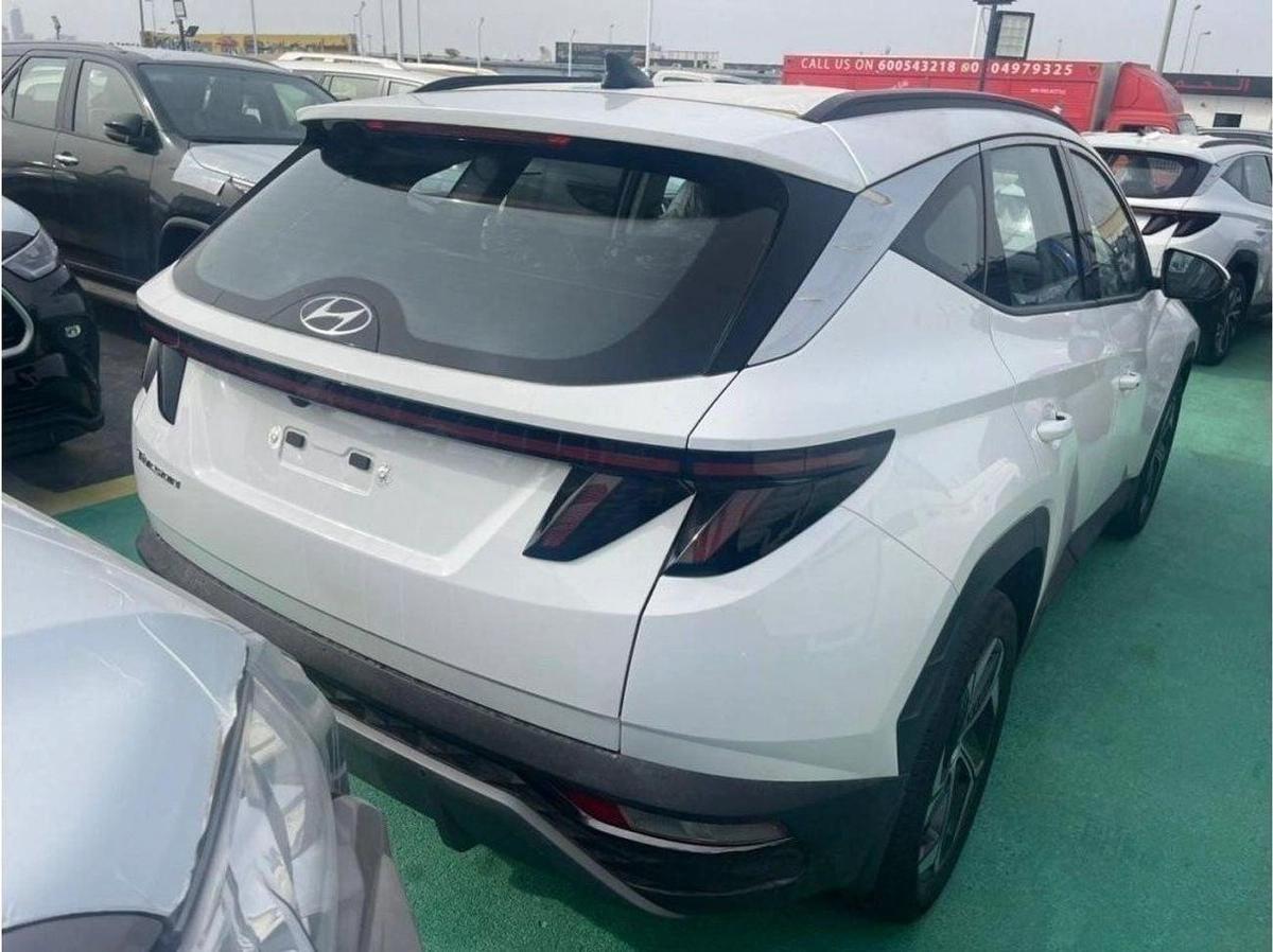 Hyundai Tucson 2.0 WITH BUSH STRAT .19 ALLOW WHEELS .SCREEN. CAMERA. DIGITAL KM .ELECTRIC BAG-3-3