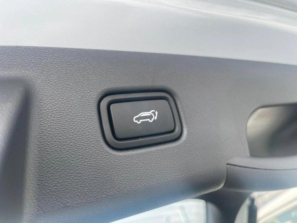Hyundai Tucson 2.0 WITH BUSH STRAT .19 ALLOW WHEELS .SCREEN. CAMERA. DIGITAL KM .ELECTRIC BAG-8-8