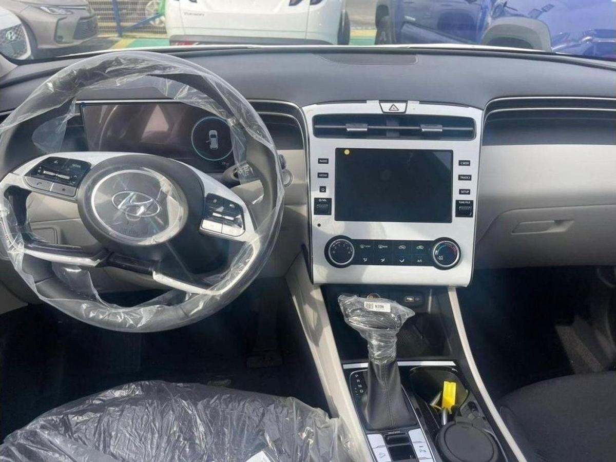 Hyundai Tucson 2.0 WITH BUSH STRAT .19 ALLOW WHEELS .SCREEN. CAMERA. DIGITAL KM .ELECTRIC BAG-11-11