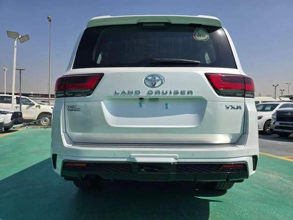 Toyota Land Cruiser 2026 Toyota Land Cruiser LC300 VXR 3.5L – White
