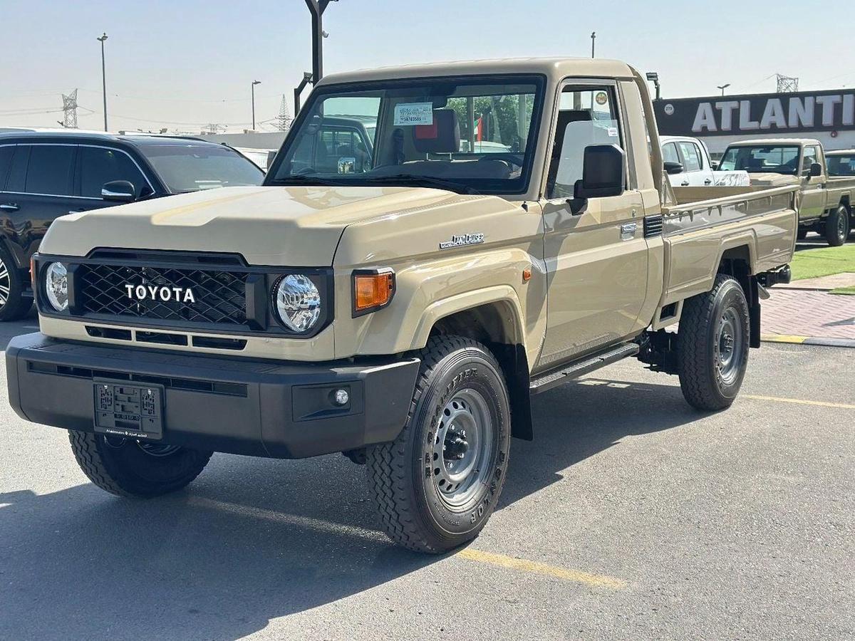 Toyota Land Cruiser Pick Up Std 4.0L Single Cab Utility 4WD-2-2