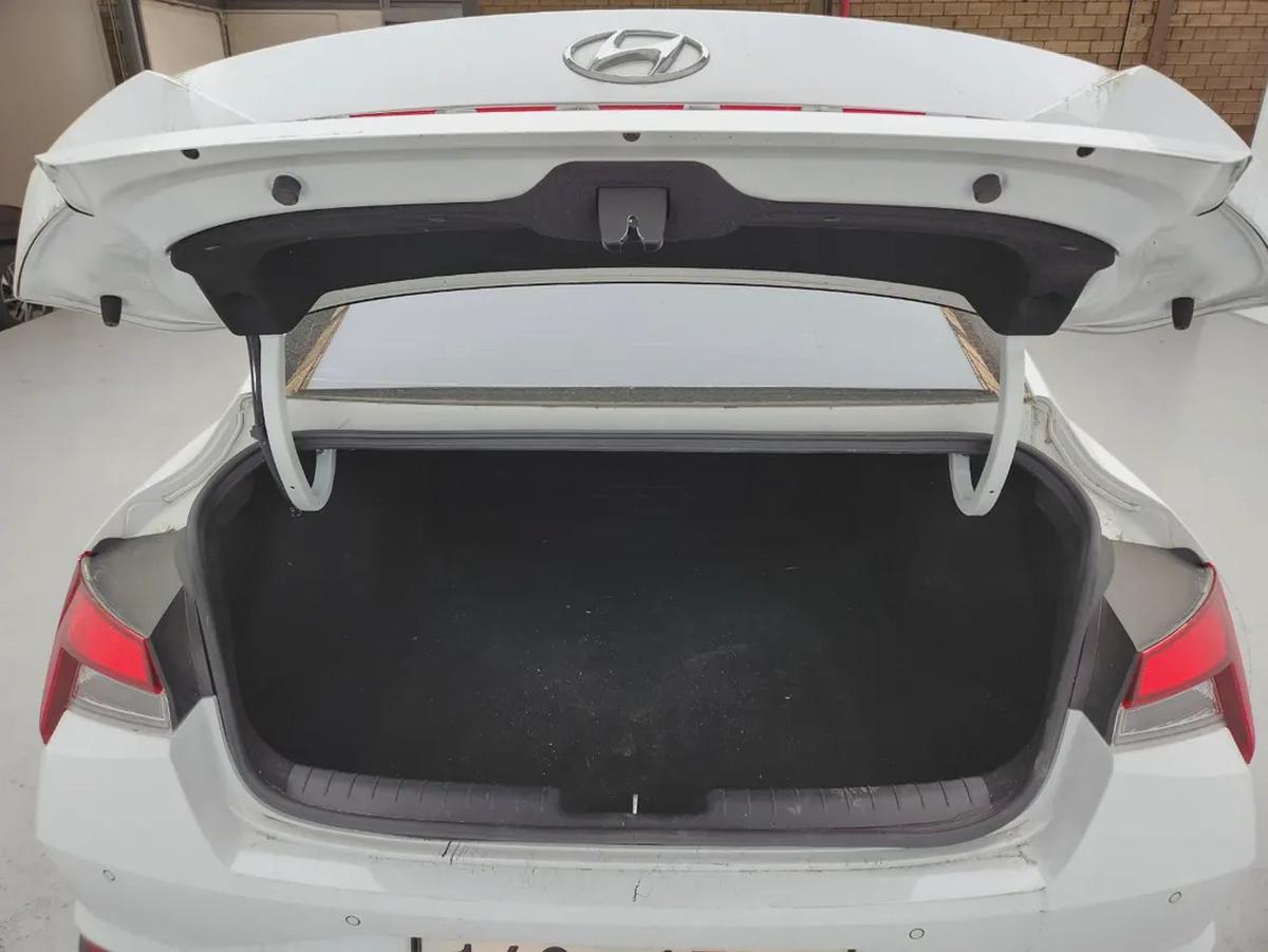 Hyundai Avante 2021 - Korean Specs - GCC Resale-12-12