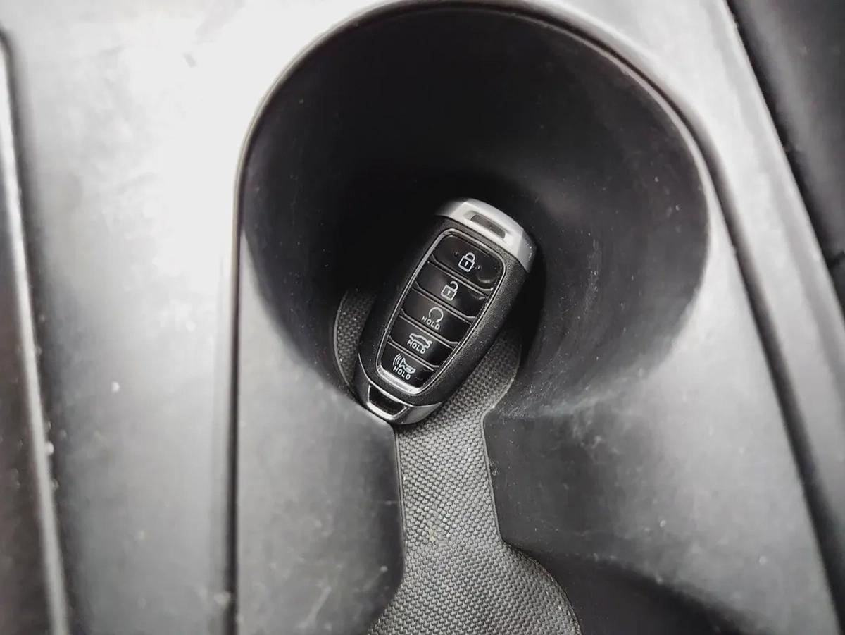 Hyundai Avante 2021 - Korean Specs - GCC Resale-19-19