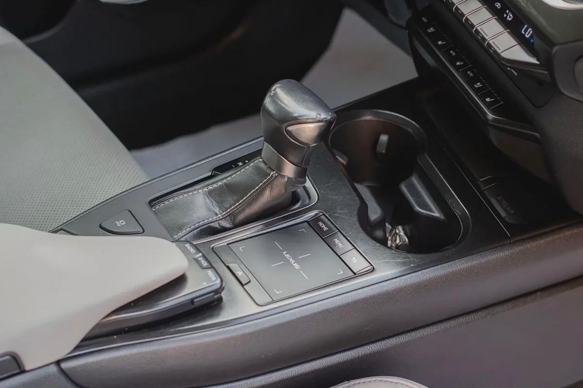 LEXUS UX 200 2019-10-10