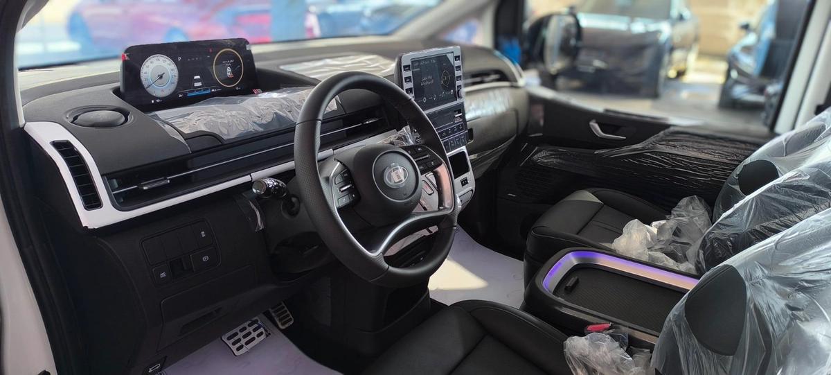 Hyundai Staria 2025 Diesel | 9 Seater Luxury | GCC Specs | Ready to Drive-9-9