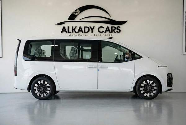 Hyundai Staria 2025 Diesel | 9 Seater Luxury | GCC Specs | Ready to Drive