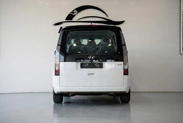 Hyundai Staria 2025 Diesel | 9 Seater Luxury | GCC Specs | Ready to Drive