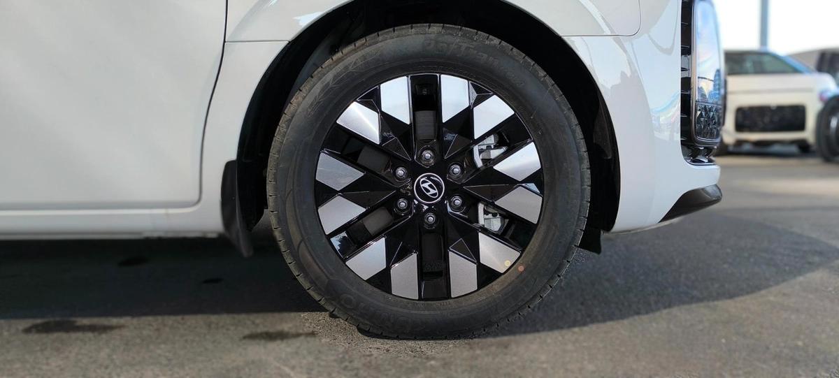 Hyundai Staria 2025 Diesel | 9 Seater Luxury | GCC Specs | Ready to Drive-16-16