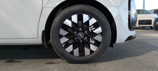 Hyundai Staria 2025 Diesel | 9 Seater Luxury | GCC Specs | Ready to Drive