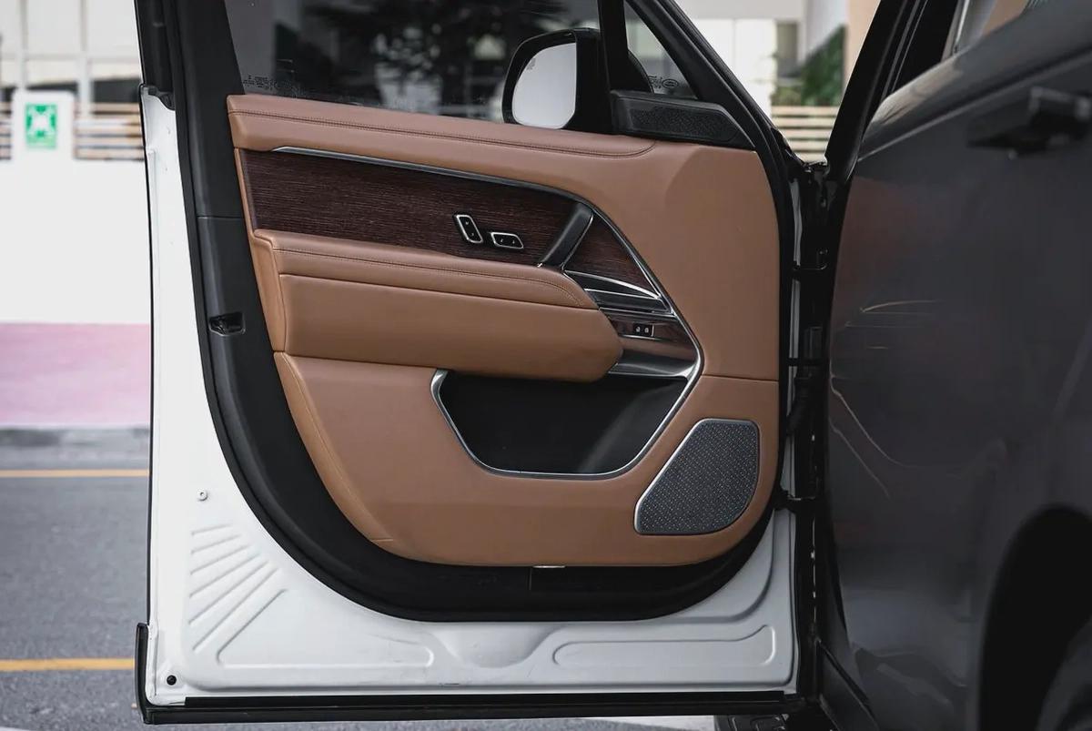 2023 | Range Rover Vogue P530 Autobiography | Low Mileage | 7Seater | Warranty one year-6-6