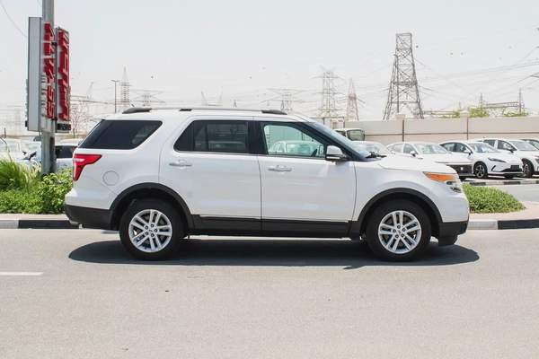 2015 - FORD EXPLORER - SUPER CLEAN - ONLY 94,000 KM