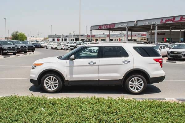 2015 - FORD EXPLORER - SUPER CLEAN - ONLY 94,000 KM