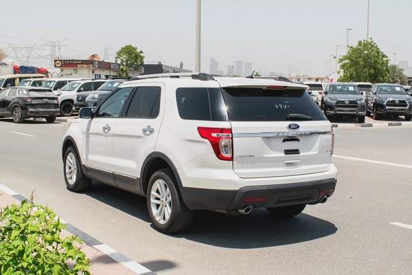 2015 - FORD EXPLORER - SUPER CLEAN - ONLY 94,000 KM