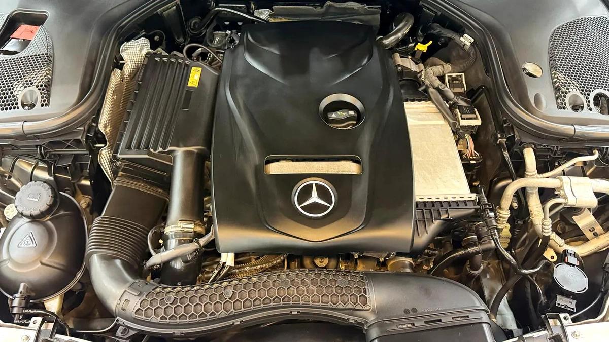 2017 MERCEDES BENZ E-200 GCC 1 st Owner Perfect Condition Full Option-5-5