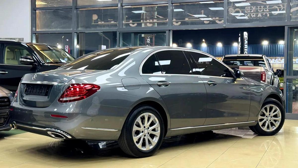 2017 MERCEDES BENZ E-200 GCC 1 st Owner Perfect Condition Full Option-2-2