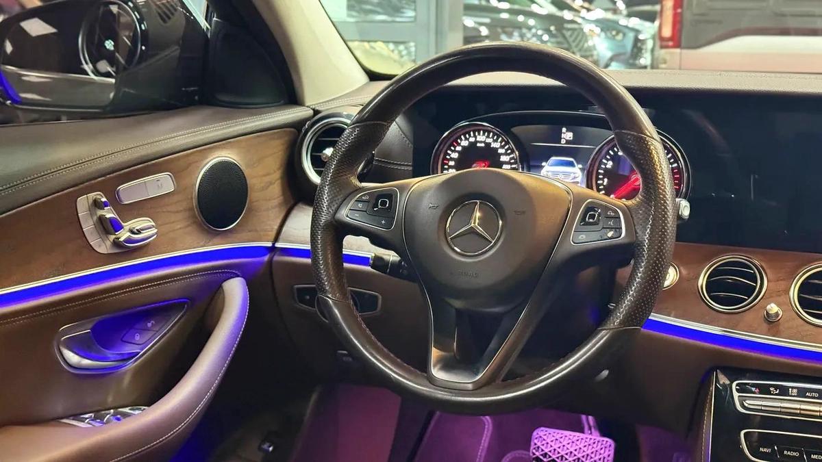 2017 MERCEDES BENZ E-200 GCC 1 st Owner Perfect Condition Full Option-11-11