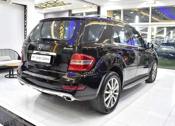 Mercedes Benz ML350 4Matic ( 2011 Model ) in Black Color GCC Specs