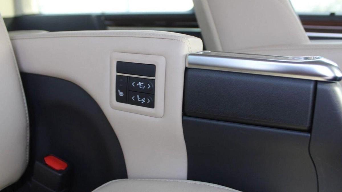 Toyota Granvia TOYOTA GRANVIA 2.8L WAGON 6 SEATS AT WG3-15-15
