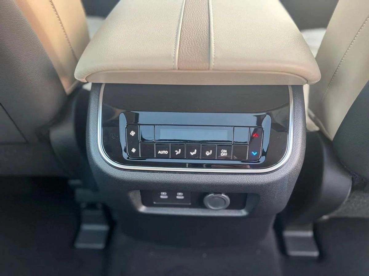 Nissan Patrol SE PLATINUM-10-10