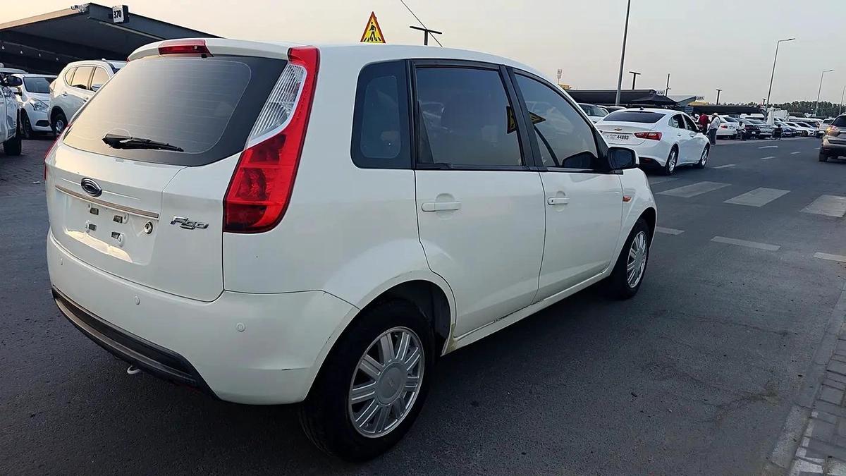 Ford Figo Titanium 2012 - GCC Specs - Well Maintained-3-3