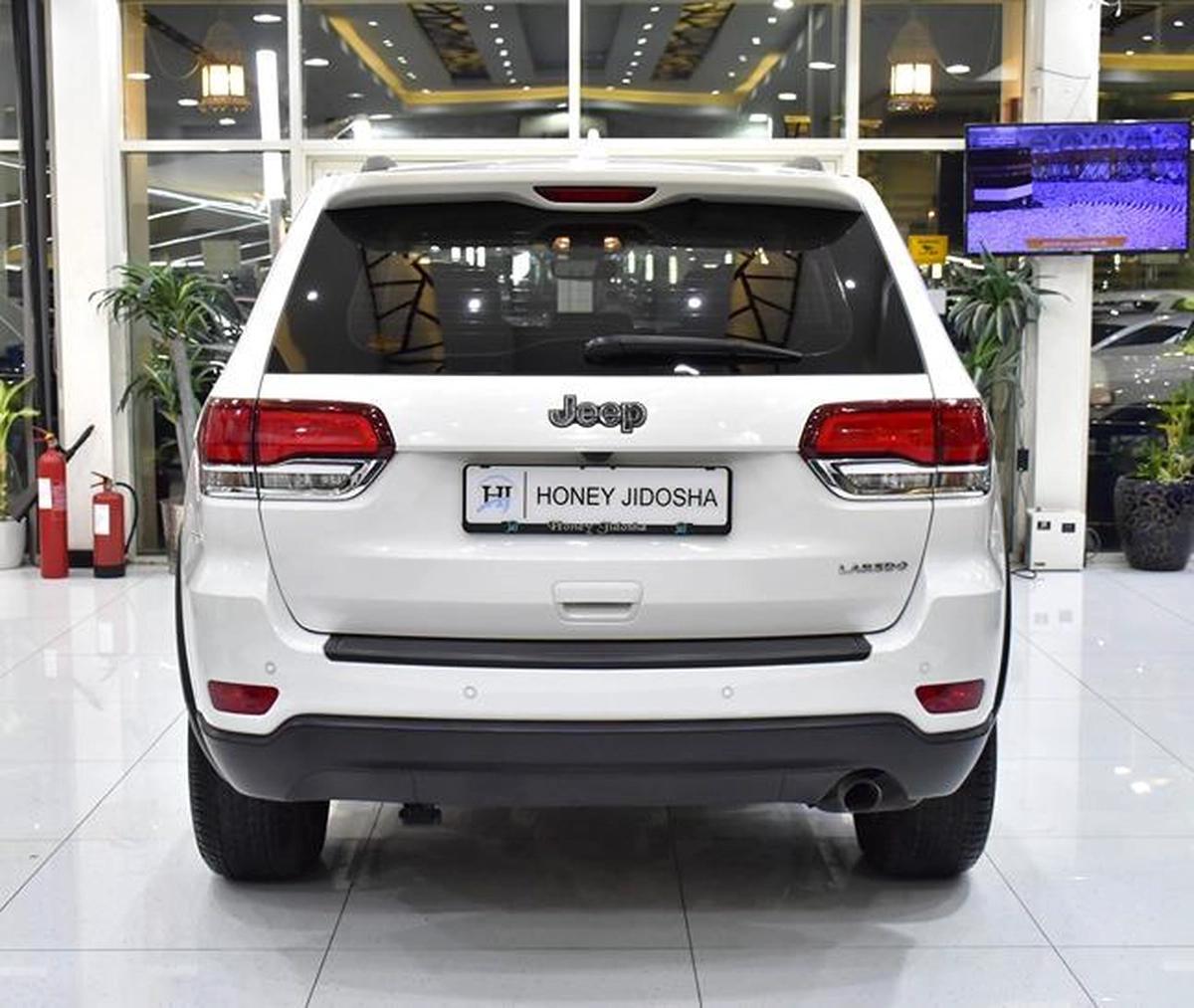 Jeep Grand Cherokee Laredo ( 2020 Model ) in White Color GCC Specs-10-10