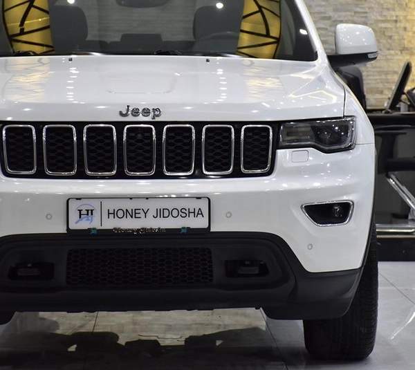 Jeep Grand Cherokee Laredo ( 2020 Model ) in White Color GCC Specs