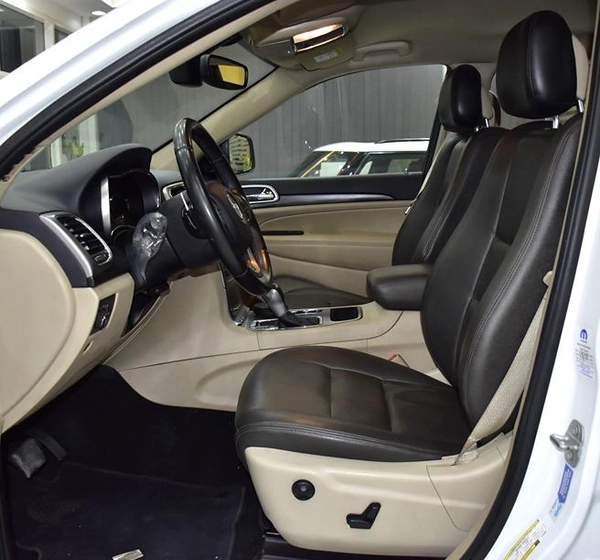 Jeep Grand Cherokee Laredo ( 2020 Model ) in White Color GCC Specs