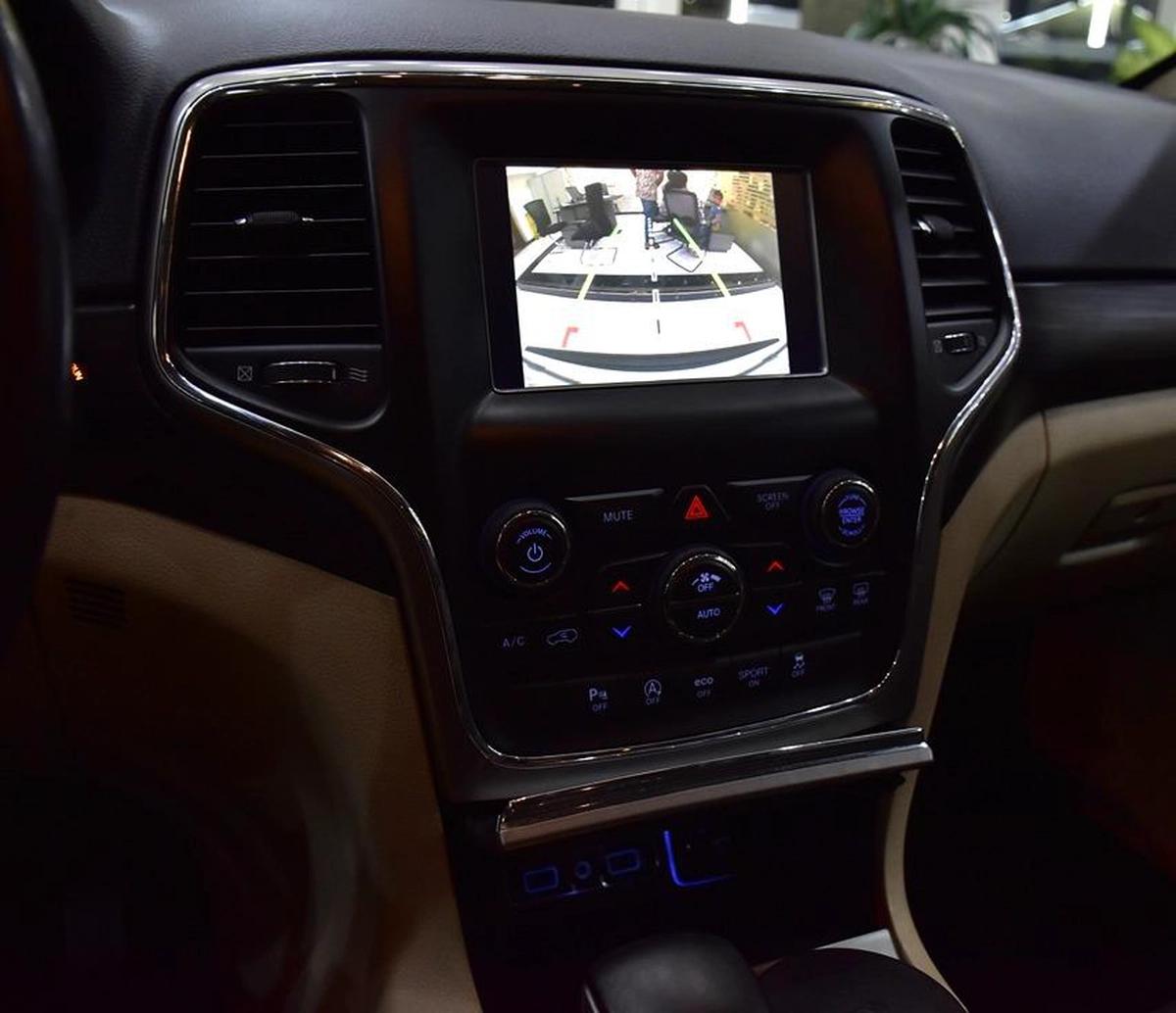 Jeep Grand Cherokee Laredo ( 2020 Model ) in White Color GCC Specs-2-2
