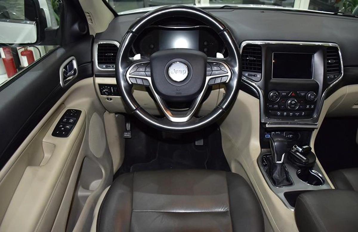Jeep Grand Cherokee Laredo ( 2020 Model ) in White Color GCC Specs-5-5