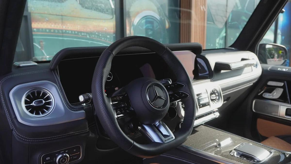 2025 Mercedes-Benz G700 Brabus | Original | Brand New 0km | Coming with a Brabus Bike-10-10