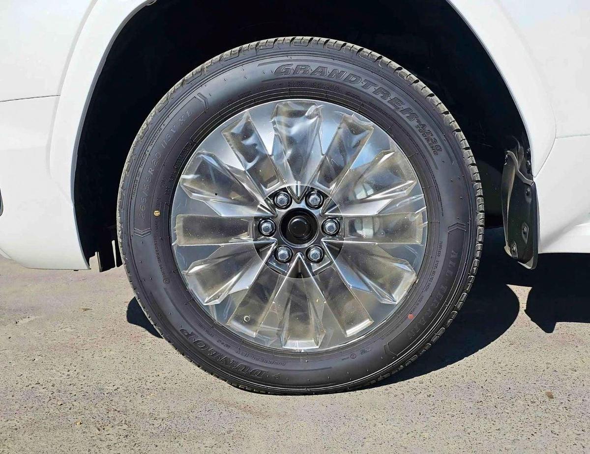 Toyota Land Cruiser VXR / FULL OPTION / 3.3L DIESEL / PWR SEATS / RADAR / JBL SPEAKERS (CODE # VXR)-5-5
