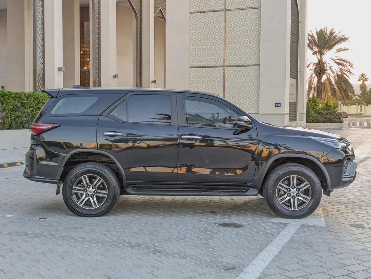 TOYOTA FORTUNER 2020 FACELIFTED 2025 GCC V4 2.7L IN EXCELLENT CONDITION-12-12