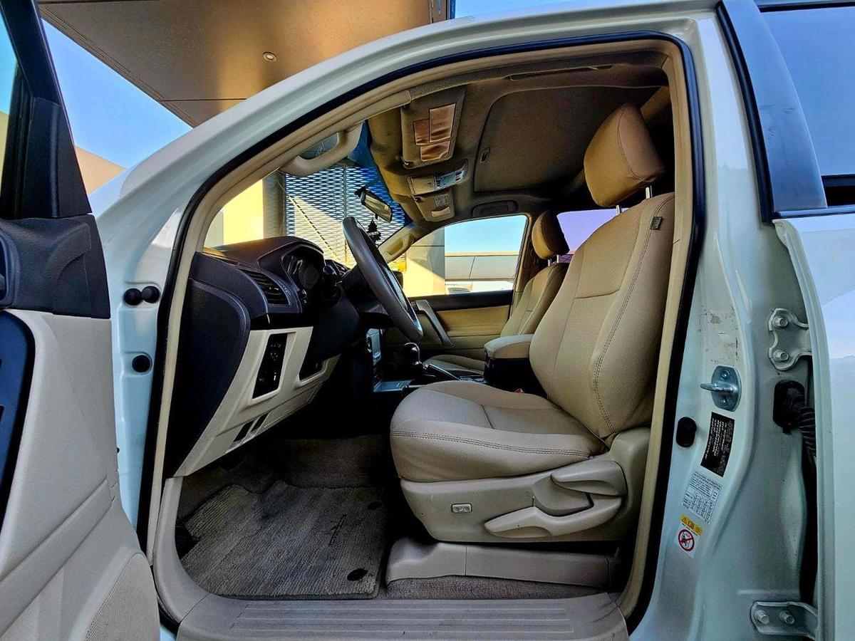 Toyota Prado GXR/ SUNROOF LEATHER/ V6 4.0L 4WD/ LOW MILEAGE-10-10