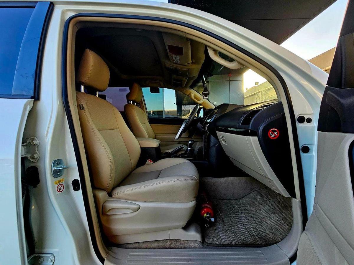 Toyota Prado GXR/ SUNROOF LEATHER/ V6 4.0L 4WD/ LOW MILEAGE-11-11