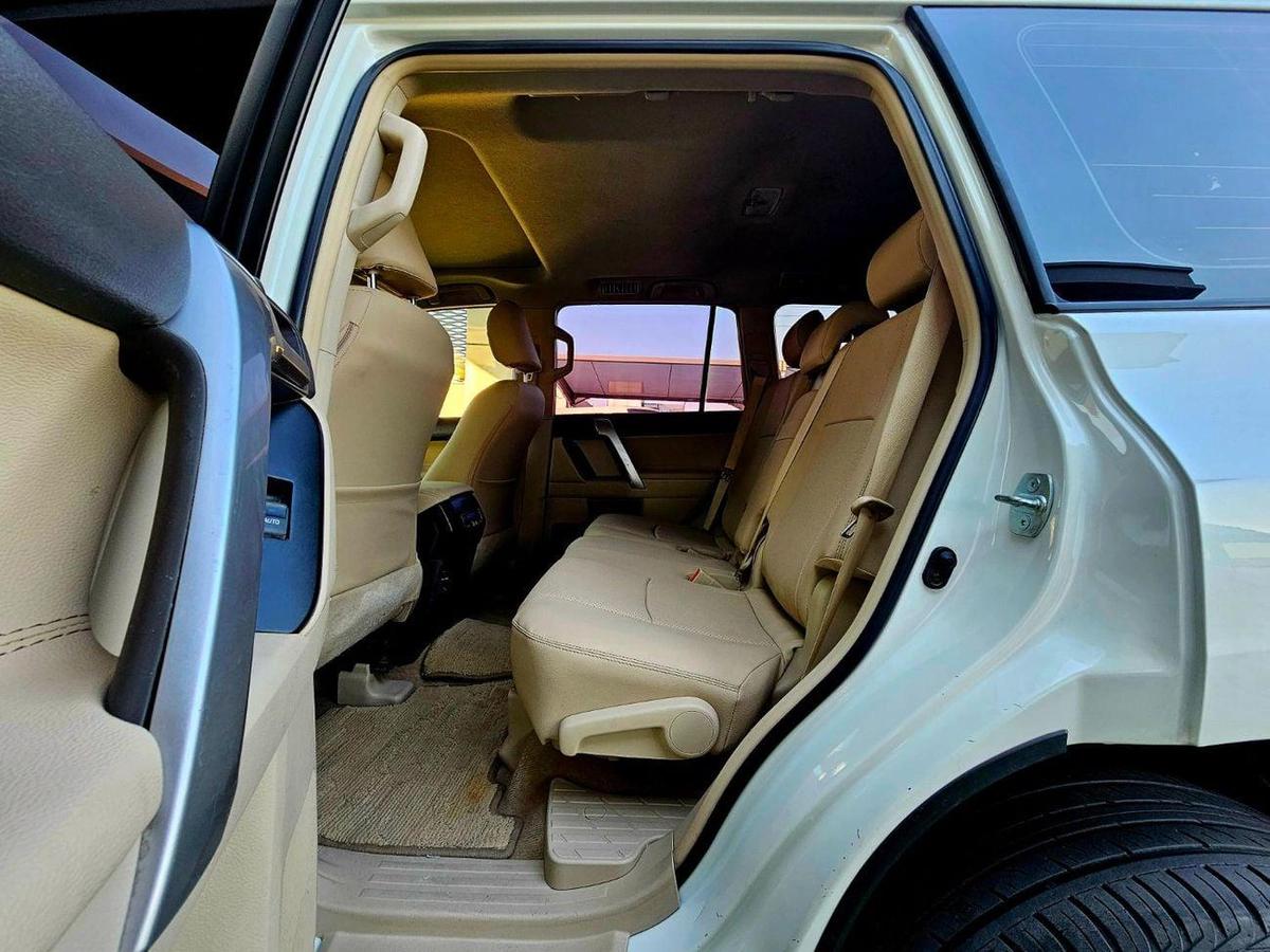 Toyota Prado GXR/ SUNROOF LEATHER/ V6 4.0L 4WD/ LOW MILEAGE-12-12
