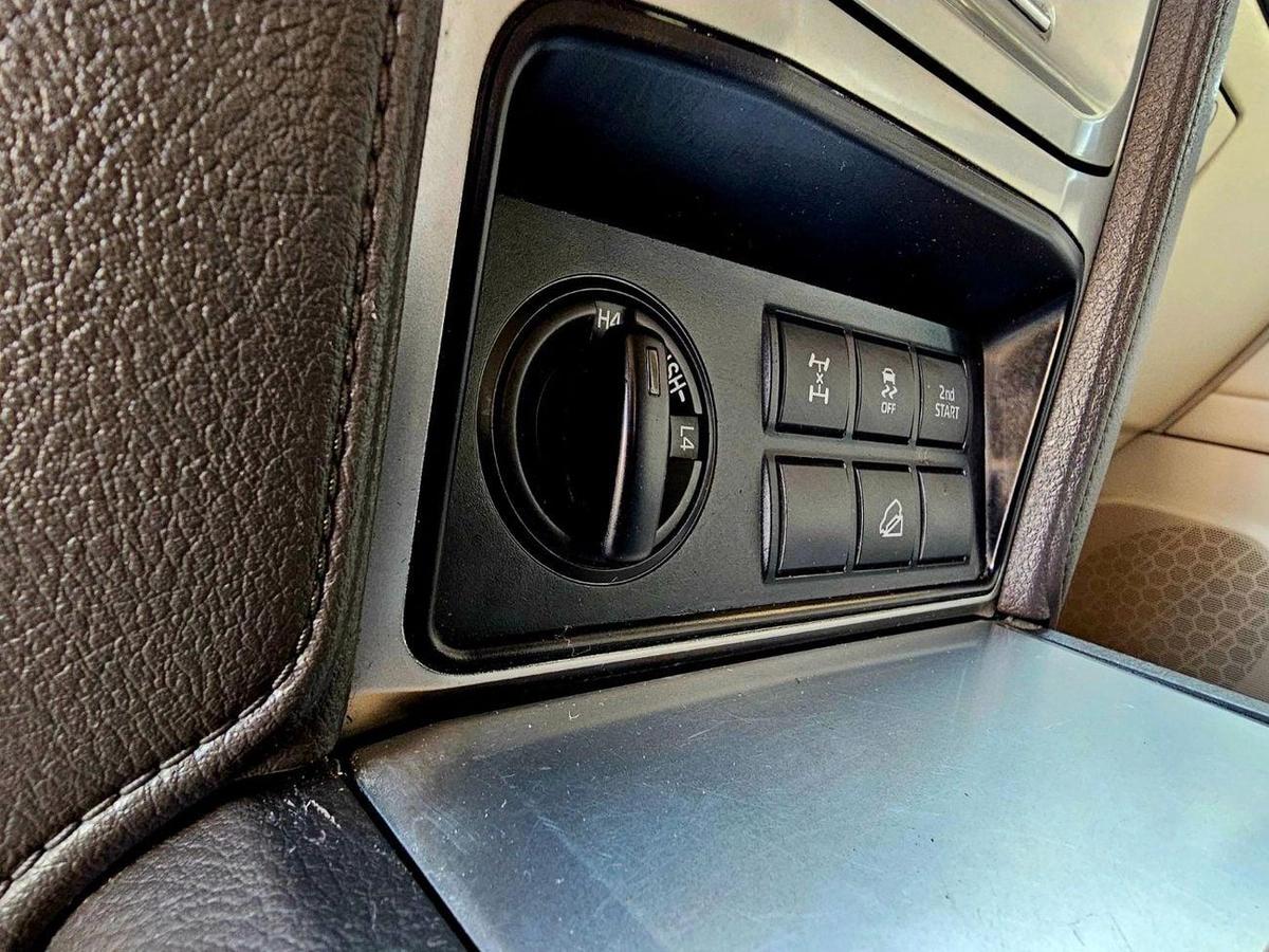 Toyota Prado GXR/ SUNROOF LEATHER/ V6 4.0L 4WD/ LOW MILEAGE-16-16