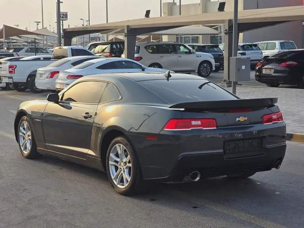 شيفرولية كامارو 2015 مواصفات امريكية 6 سلندر بحالة جيدة