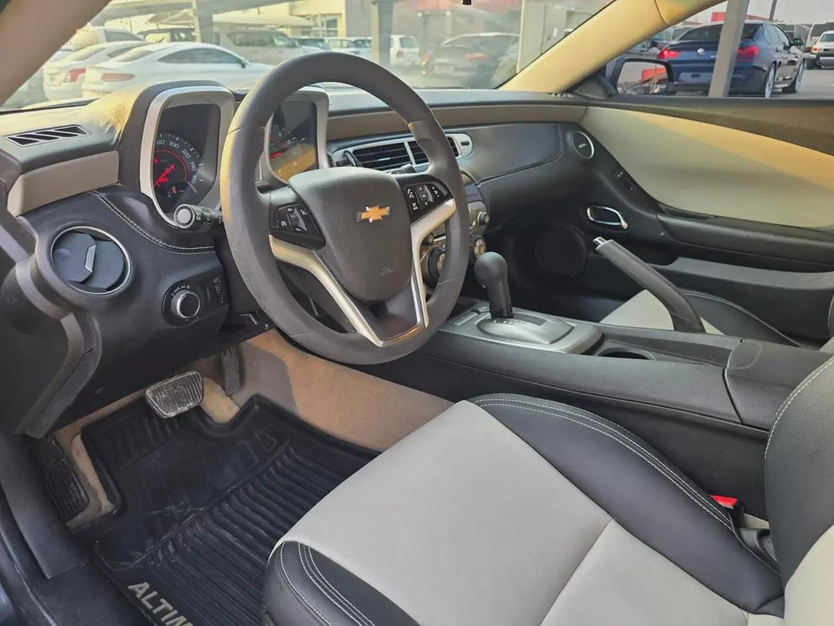 شيفرولية كامارو 2015 مواصفات امريكية 6 سلندر بحالة جيدة-7-7