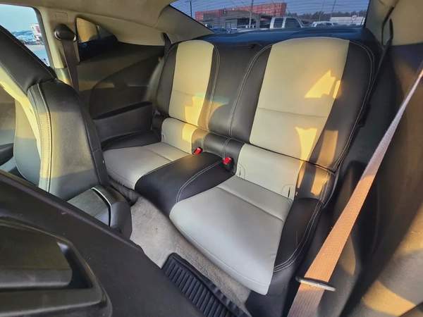 شيفرولية كامارو 2015 مواصفات امريكية 6 سلندر بحالة جيدة