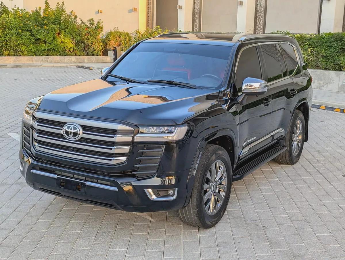 Toyota Land Cruiser GXR 2015 Facelifted 2026 With Interior and Exterior - GCC Specs --1-1