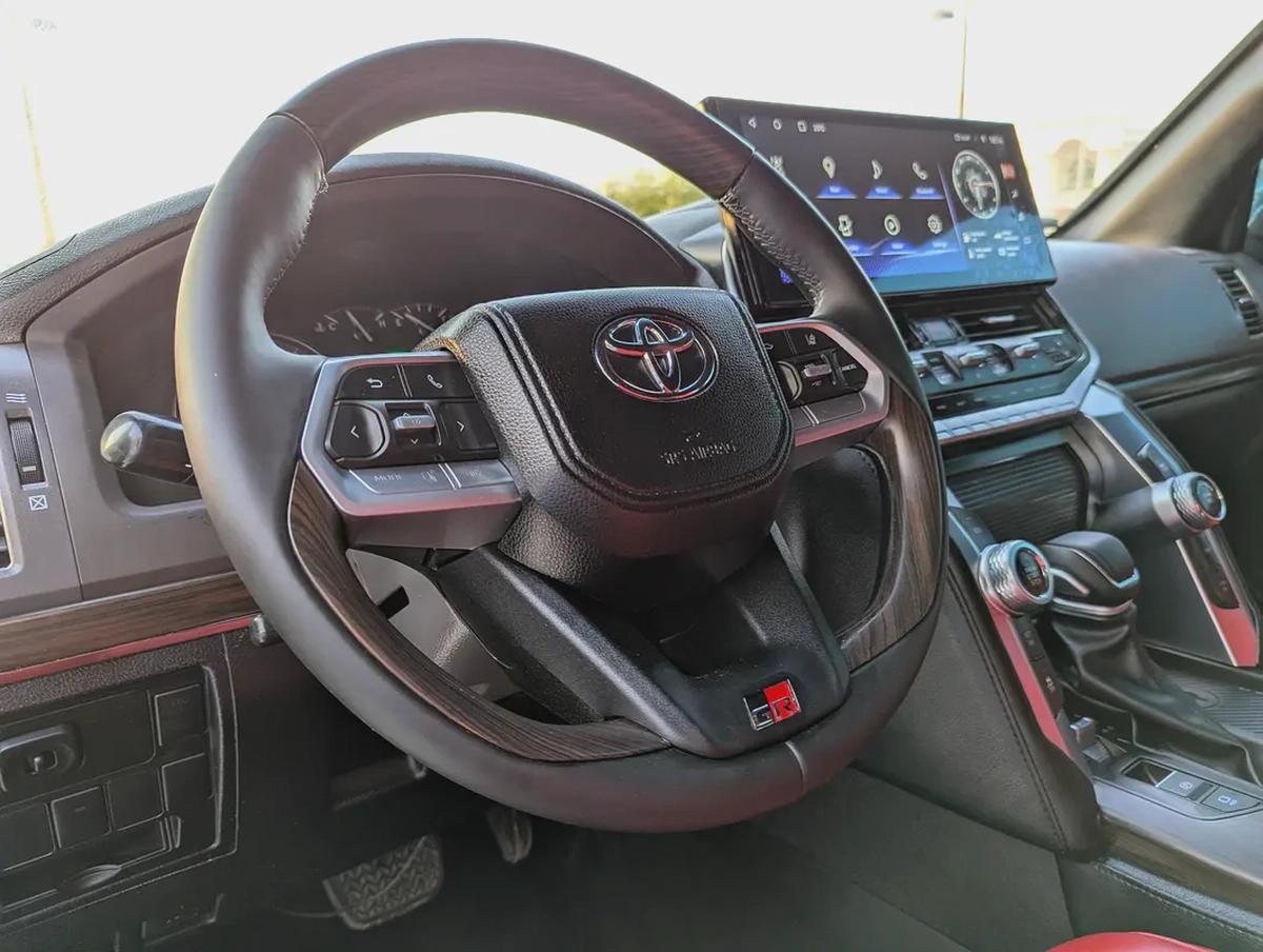 Toyota Land Cruiser GXR 2015 Facelifted 2026 With Interior and Exterior - GCC Specs --9-9